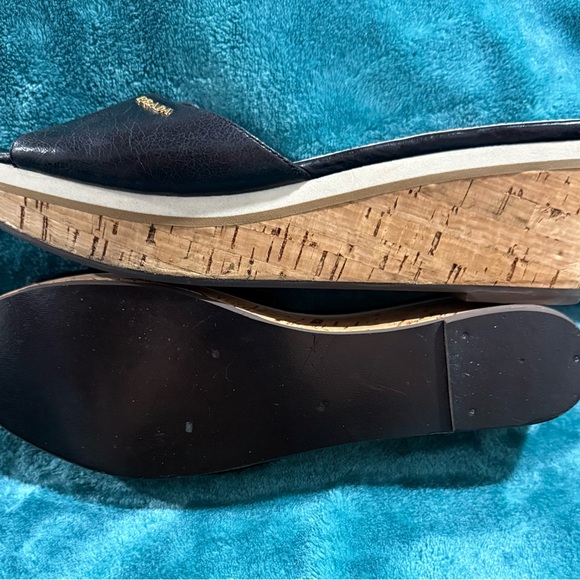 Elegant Black Platform Sandals - Picture 3 of 8